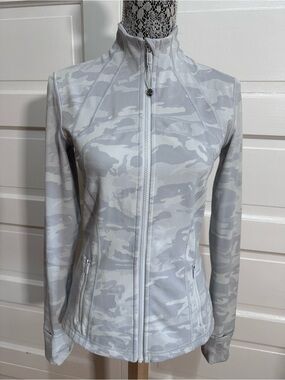 Lululemon Define Jacket *Luxtreme Size 8 Incognito Camo Alpine White Starlight